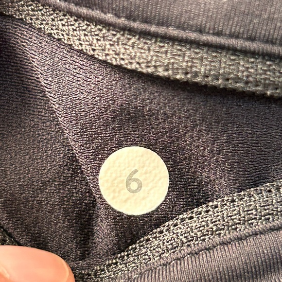 Lululemon Run Inspire Crop II All Luxtreme Mini Stripe Heathered Black, size 6 - Picture 9 of 10